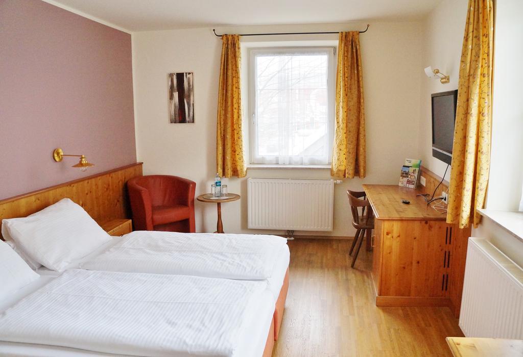 Gasthof Zur Strass Eugendorf Rom bilde
